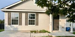 Charming 3-Bed Retreat with Open Living & Private Primary Suite in San Antonio Gallery 1