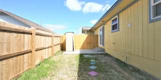 Beautifully updated 1 bedroom apartment within walking distance to the beach! Gallery 27