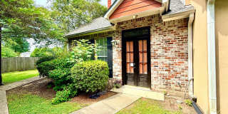 Beautiful 2 Bed / 2 Bath with Garage & Courtyard in Village St. George Gallery 1