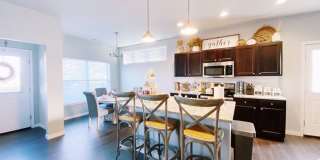 Ellis Flats Townhomes | Modern 3 Bedroom / 2.5 Bathroom Rentals in Cedar Rapids, IA Gallery 1