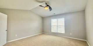 **OFFERING REFUNDABLE APPLICATION FEES** Fantastic 3BD, 2.5BA North Raleigh Townhome with Fenced Backyard in an HOA Community with Premier Amenities Gallery 14