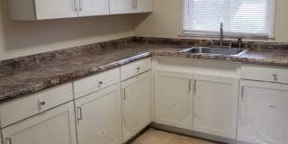 Cute 3 bedroom duplex FOR RENT on Uintah St. Gallery 5