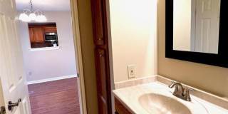 Arbor Village Condominium / Beautiful Update Unit / Refrigerator, Washer & Dryer included Gallery 17