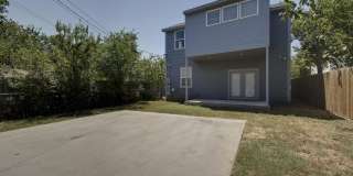 UT PRE LEASE: 2009 Remodeled 6 Bed / 3 Bath, Wood & Stained Concrete Floors, Custom High End Kitchen and Bathrooms, Just North of UT Gallery 28
