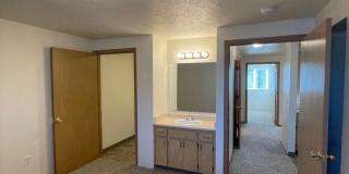 Rent Special: 1/2 Off June's Rent!! Second Floor 3 Bedroom apartment Gallery 29
