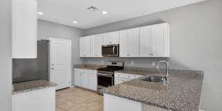 AMAZING 2-STORY 3-BEDROOM HOME IN GATED COMMUNITY! Gallery 7