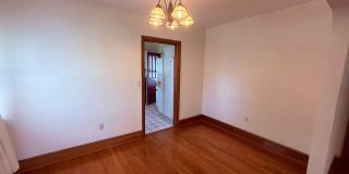 Pet Friendly 3 Bedroom, 2 Bath Home with Hardwood Floors Gallery 6