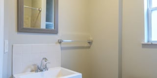 Newly renovated 3 bed 1.5 bath, central air Gallery 19
