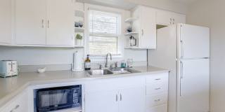 Cozy 1 Bedroom Bungalow!! Gallery 12