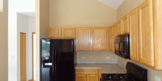 Beautiful & Very Spacious End Unit 2 bedroom  2 car garage. Must See. Gallery 9