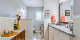 204 Ross Avenue Gallery 10
