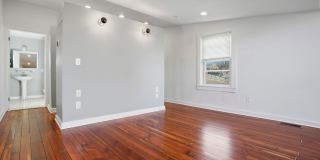 Vibrant One Bedroom Apartment in Over the Rhine Gallery 16