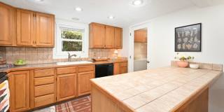 Cozy 2-bedroom 2 bath house in Redmond- Offering a 6-month lease. Gallery 8