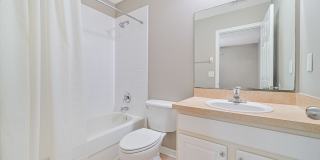 Move-In Ready! 2 BED/2.5 BATH END UNIT in Cypress Landing! Gallery 13