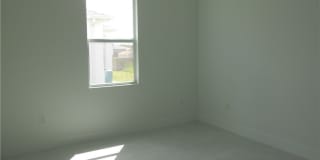 320 Poplar Street Gallery 14