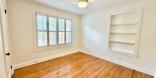 3/2 Duplex Conveniently Situated in an Established Neighborhood! Gallery 5