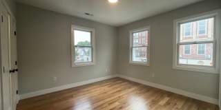 Gorgeous 4 bed in Brookline Village Gallery 13