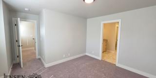 Brand New Modern Three Bedroom Gallery 24