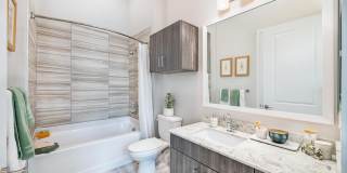 Overture Chapel Hill 55+ Active Adult Apartment Homes Gallery 18