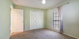 Great one story home with brick exterior on oak covered cul de sac lot Gallery 5