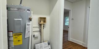 2bed/1bath w/ detached garage! Gallery 10