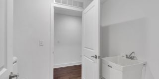 122 Woolley Court Gallery 39