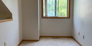 *2Bed*1.5Bath with loft in West Bloomington- Avail Sept 1 Gallery 5