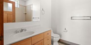 Charming Two-Bedroom Apartment in Downtown Asheville Gallery 17