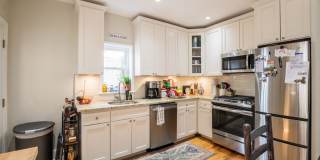 Two Bed Graduate Hospital Apartment Gallery 5