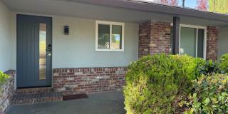 Fully Remodeled 3 Bedroom/ 2 Bathroom Duplex w/ Modern Finishes & Private Yard! Gallery 2