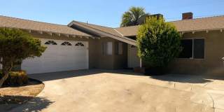 Charming 3 Bed /1 Bath Home in Bakersfield's 93304 Area — Solar INCLUDED in Rent, Fireplace & More! Gallery 1