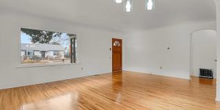 917 N Institute Street Gallery 22