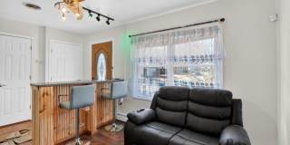 Charming Upper Floor 1BR/ 1 Bath/ Nothing Shared in Woodbridge Charming Upper Floor 1BR/ 1 Bath/ Nothing Shared in Woodbridge Gallery 4