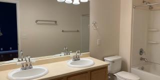 3 Bedroom Updated Townhouse in Fountain Gallery 8