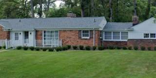Charming 3-Bedroom Home with Spacious Backyard – Prime Location Gallery 3