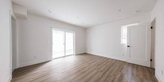 Massive Luxury 4 Beds with 2-3 Parking Spots Gallery 22