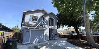 Great 4 Bd/2.5Ba Duplex with 1 Car Garage! Gallery 3