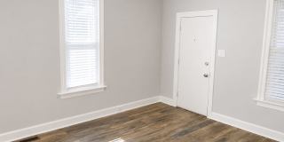 Lower 2 Bedroom Duplex Great Location! Gallery 13