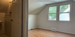 2805 Myrtle St Gallery 24