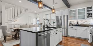 This luxurious townhouse on Cherry St. Gallery 17