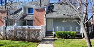 4 Bd 2 Bath Townhome Over 2100 sq ft Gallery 1
