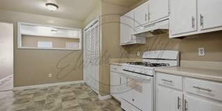SPRING SPECIAL: 1/2 OFF FIRST MONTHS RENT - Two Bedroom Ranch Duplex in Columbia! Gallery 11