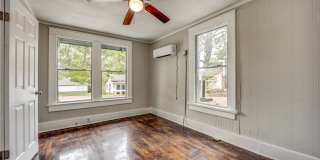 Freshly Updated 2 Bedroom House Gallery 11