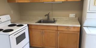 Spacious 2 Bedroom Condo w/Amenities Gallery 1