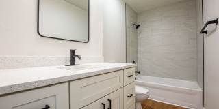 Beautifully Remodeled Modern 5 Bedroom / 3 Bath Home Near Millard North Gallery 34