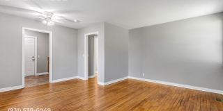 Charming 2BR Cottage Near Downtown Clarksville Gallery 6