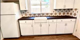 Charming 2 bed 1 bath near tower district Gallery 5