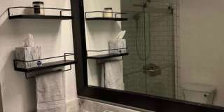Golden Hill Living: Flexible 2BR Furnished or Unfurnished Options Gallery 14