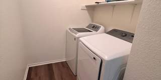 NorthPark / Taylor, TX / 4 bedrooms / Approx 2932 sq. ft. / Refrigerator / Washer & Dryer / New Carpet & Paint Gallery 6