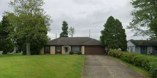 Beautifully Renovated 3 Bedroom 1.5 Bathroom with Large Yard in New Whiteland Gallery 1